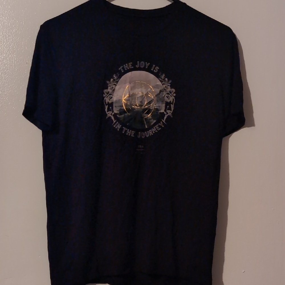 Lira Black Short Sleeve Tee with Graphic Design